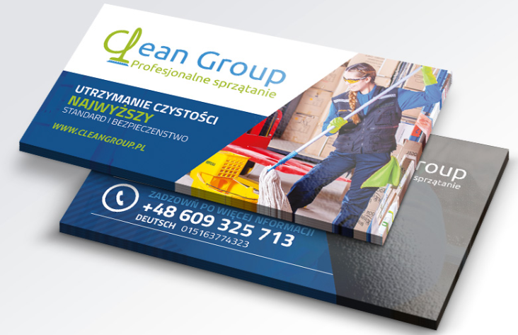 Pracownicy sprzątający biuro