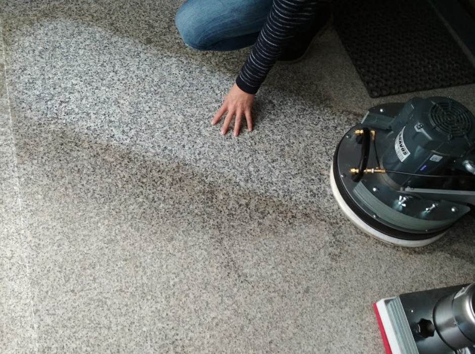 Sprzątanie klatki schodowej we wspólnocie mieszkaniowej